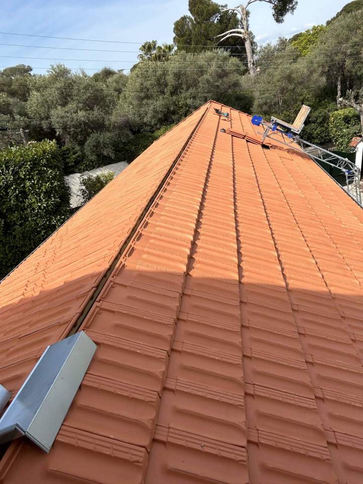 Toit recouvert de tuiles en terre cuite Saint-Laurent-du-Var